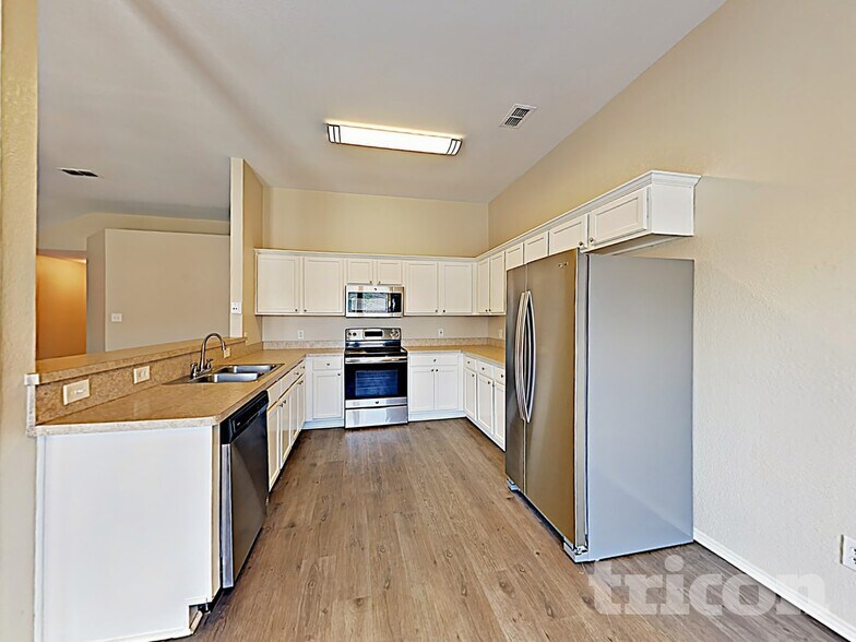 Building Photo - 1584 Sandhurst Dr