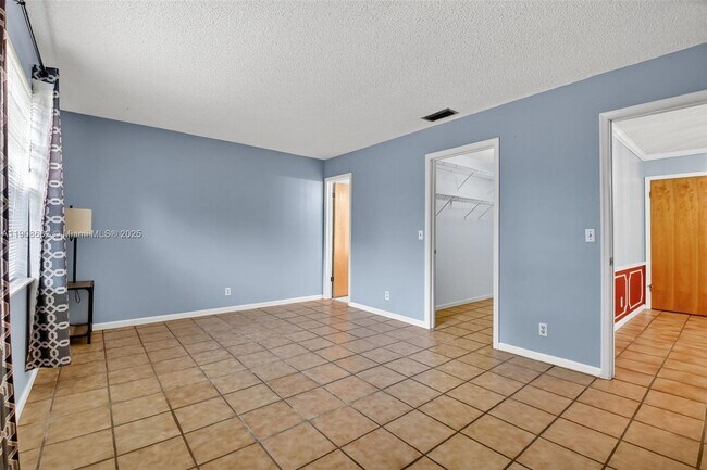 Building Photo - 6858 S Congress Ave