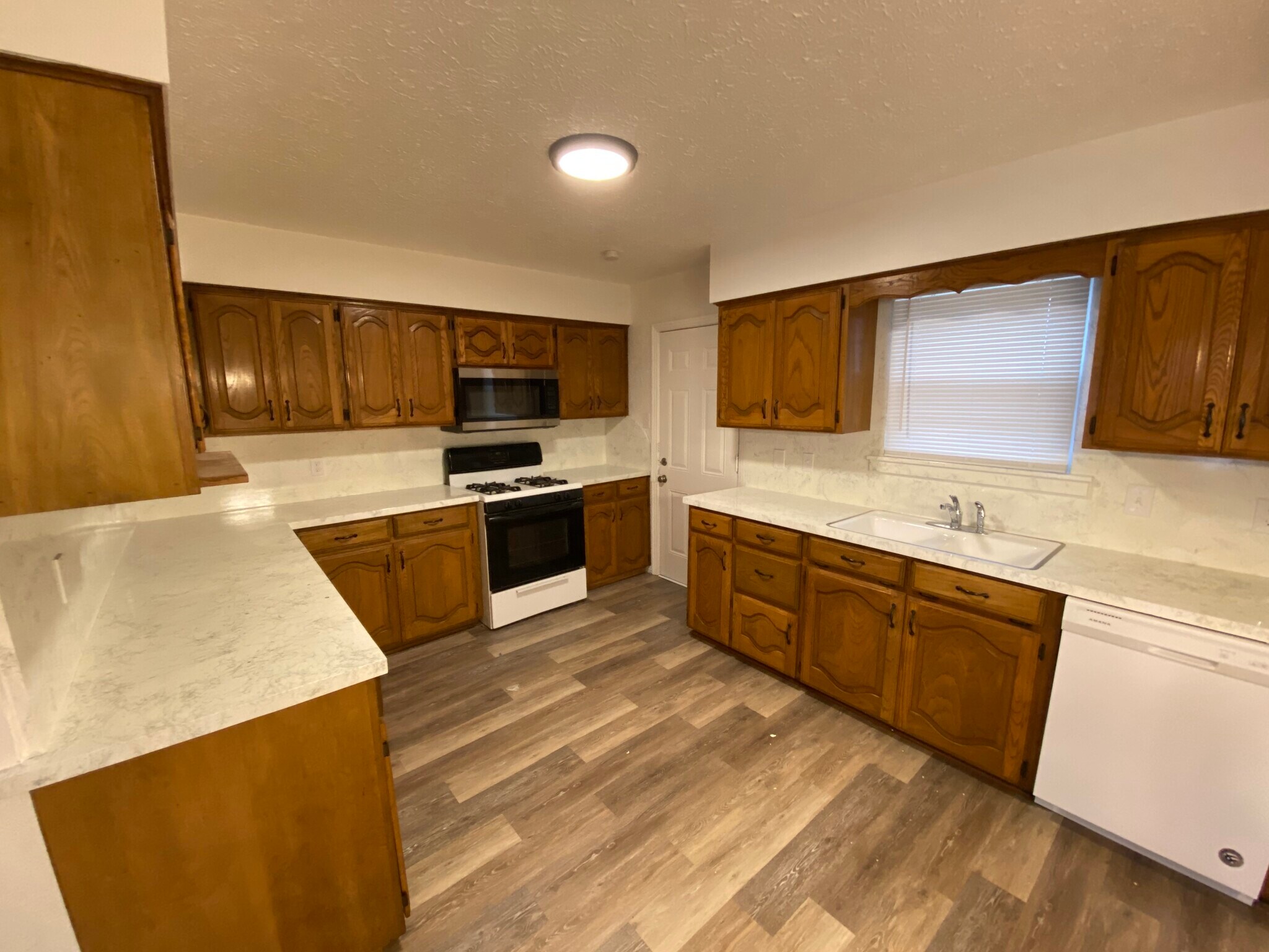 Building Photo - 2047 Farola Dr