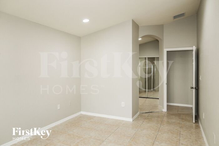 Building Photo - 1558 SE 20th Pl