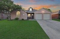 Building Photo - 1028 Ridgecrest Dr