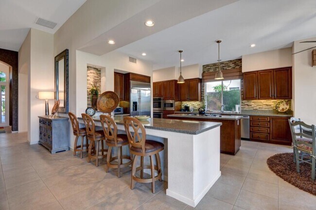 Building Photo - 348 Tomahawk Dr