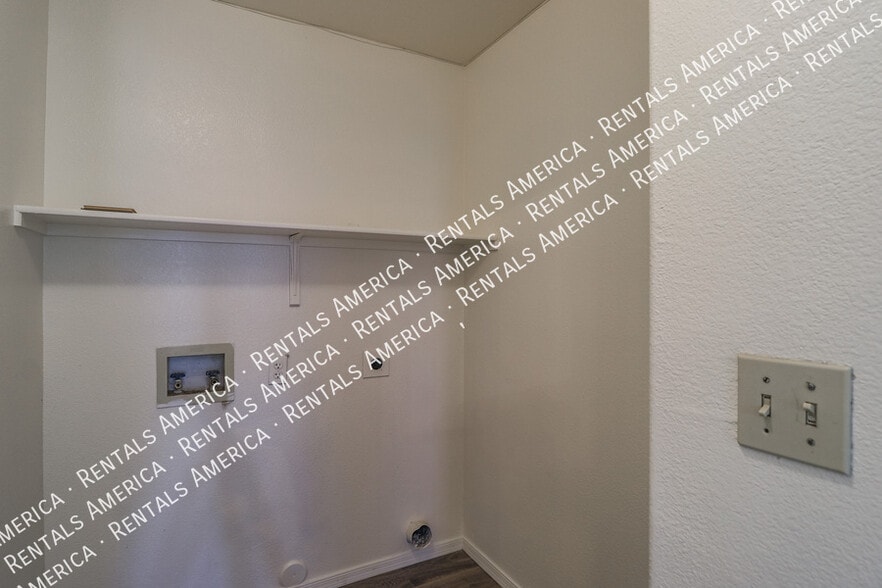 Building Photo - 11375 E Sahuaro Dr