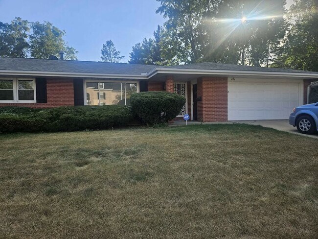 Building Photo - 121 S Regency Dr