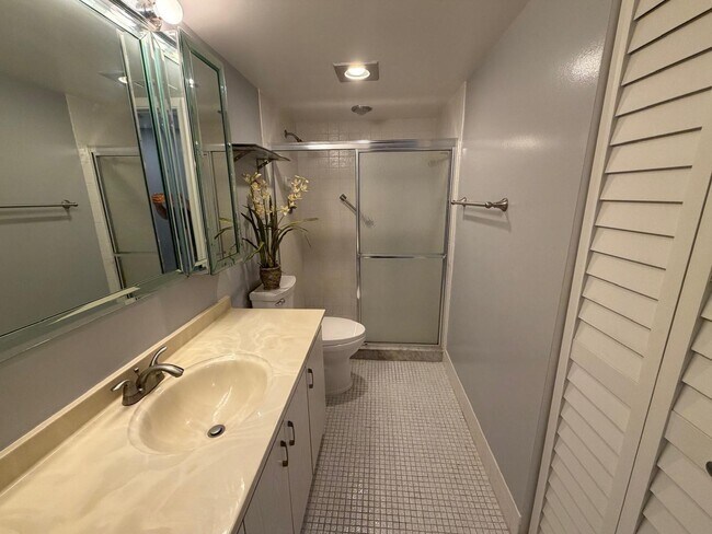 Building Photo - 2402 Antigua Cir