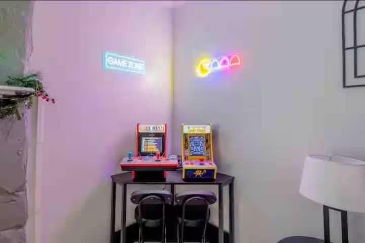 Building Photo - Room in Townhome on Baker Ct