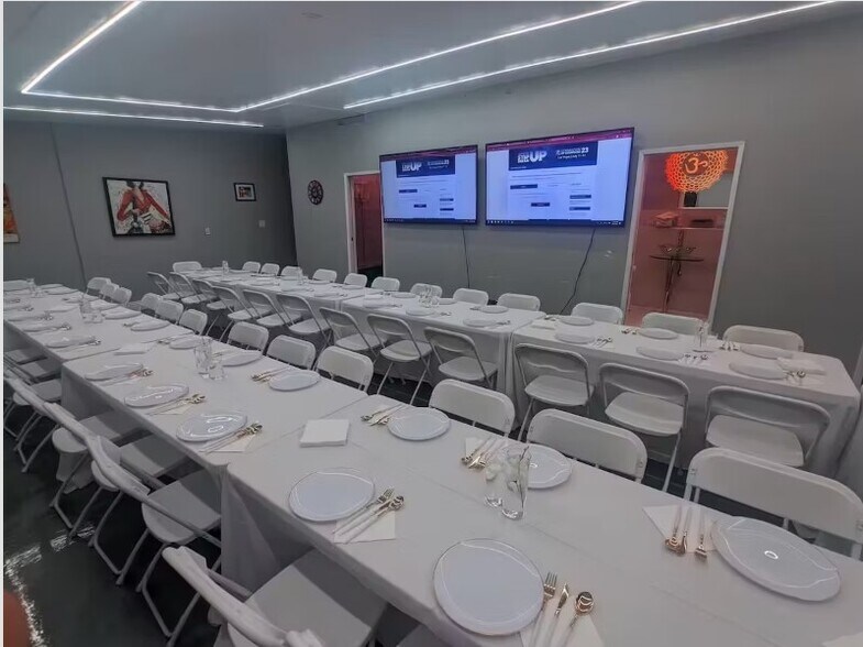 Event Room dining 55 people - 3160 Belcastro St