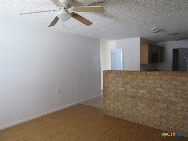 Building Photo - 910 Dryden Ave