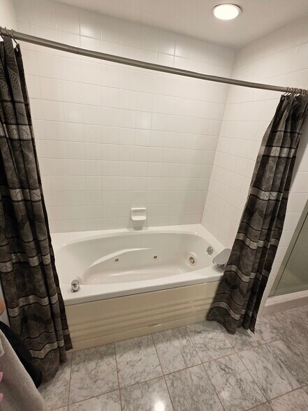 Building Photo - 645 Front St