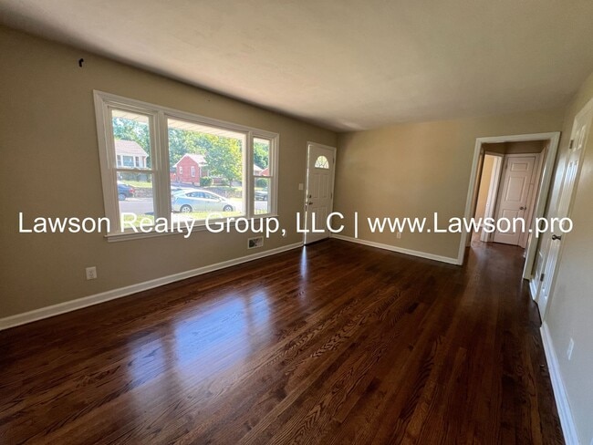 Building Photo - Three Bedroom Home - Convenient Location!