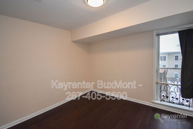 Building Photo - 4 W Oakland Ave