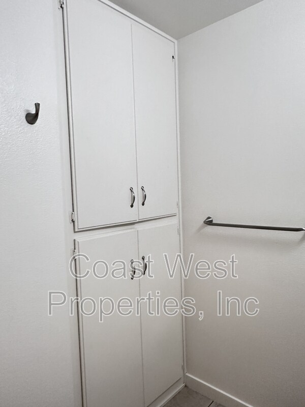 Building Photo - 1810 Broadway St