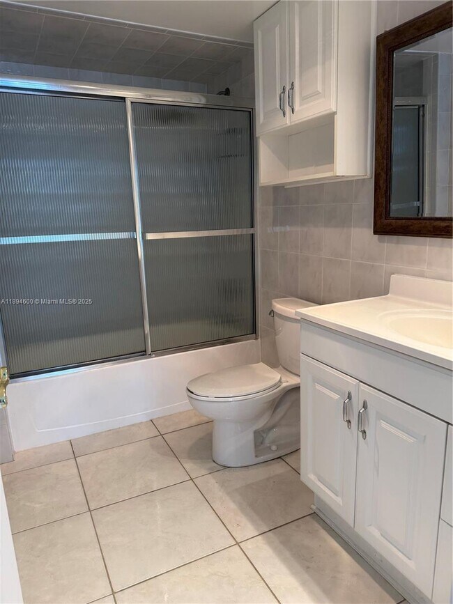 Building Photo - 525 N Ocean Blvd