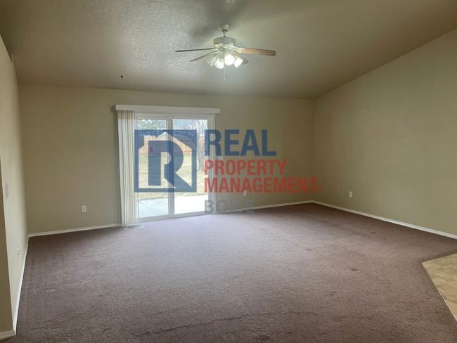 Building Photo - Half Off First Months Rent- Newly carpeted...