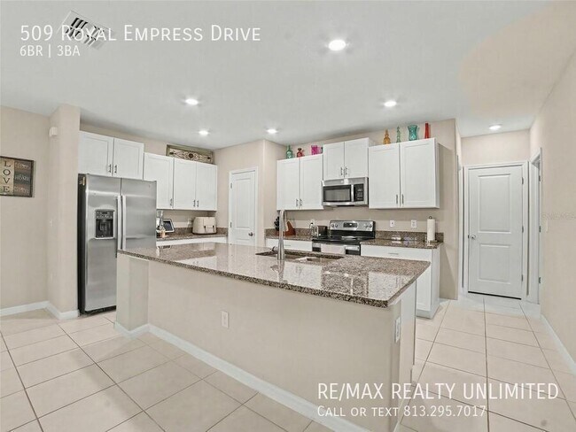 Building Photo - 509 Royal Empress Dr