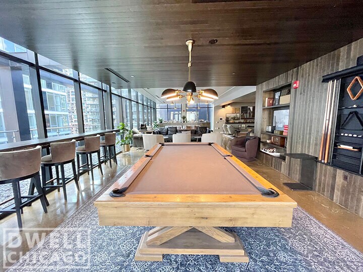 Building Photo - 640 N La Salle Dr