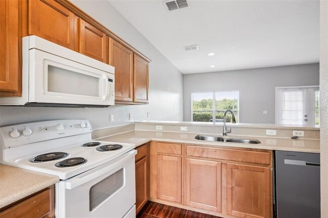 Building Photo - 3757 Clubside Pointe Dr