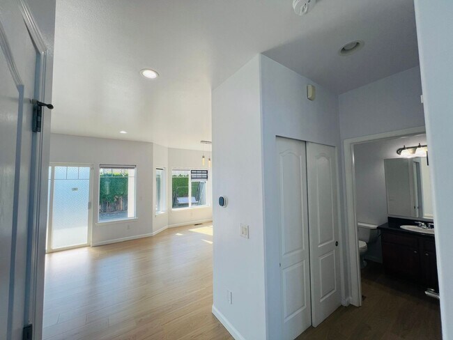 Building Photo - 4 Bedroom 2.5 Bathroom Home w/ Garage In Ferndale!