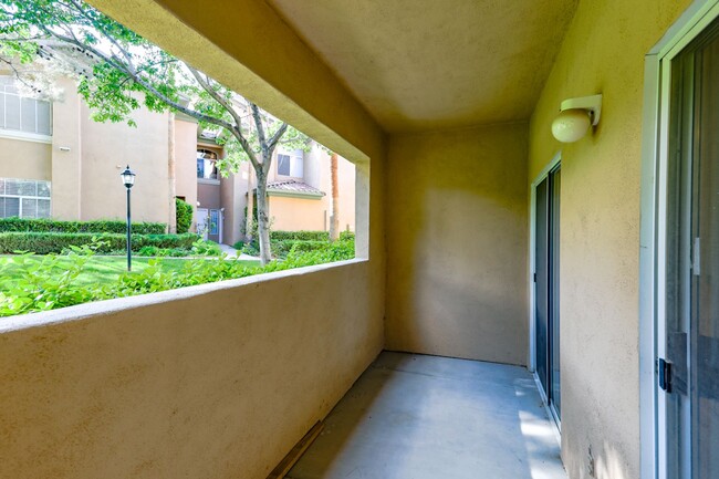 Building Photo - Guard Gated Summerlin 2 Bed Condo