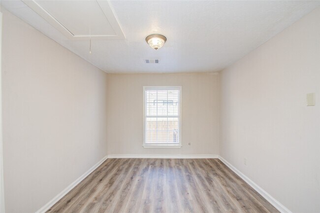 Building Photo - 1051 W Little York Rd