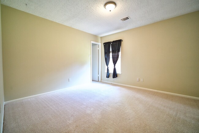 Building Photo - 13407 Nantucket Dr