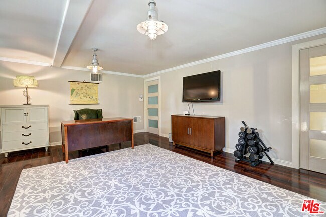 Building Photo - 4352 Talofa Ave
