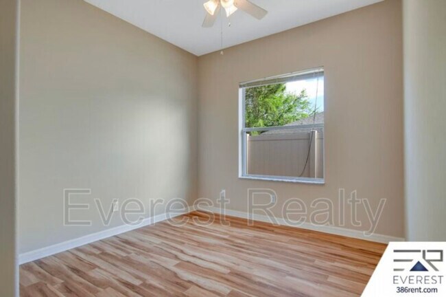 Building Photo - 27 Raintree Pl