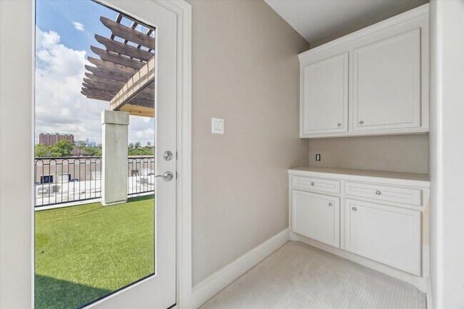 Building Photo - 6019 Post Oak Green Ln