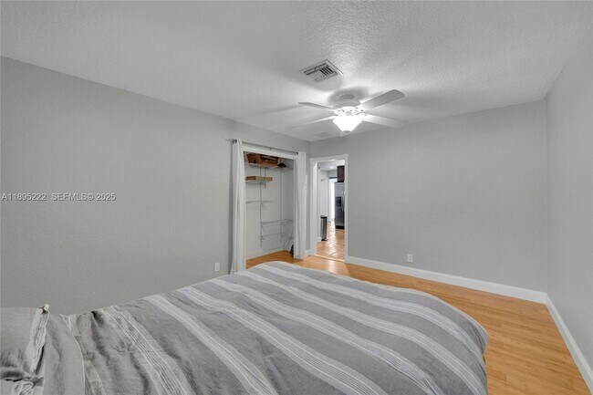 Building Photo - 1518 N Yale Dr