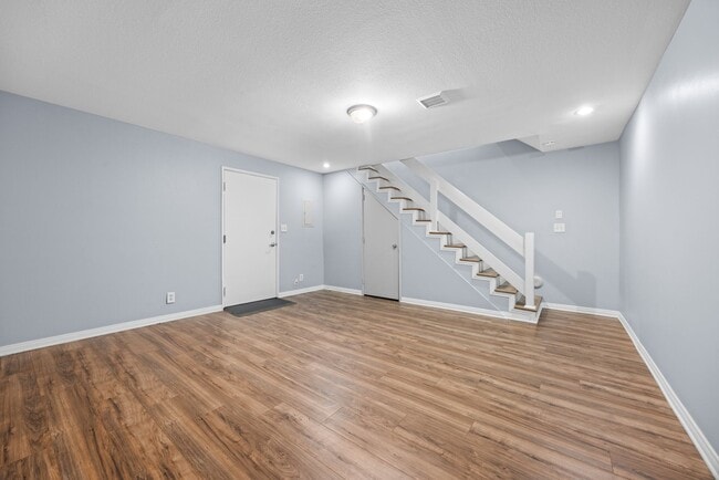 Building Photo - Bright, spacious Van Nuys 3-level townhome
