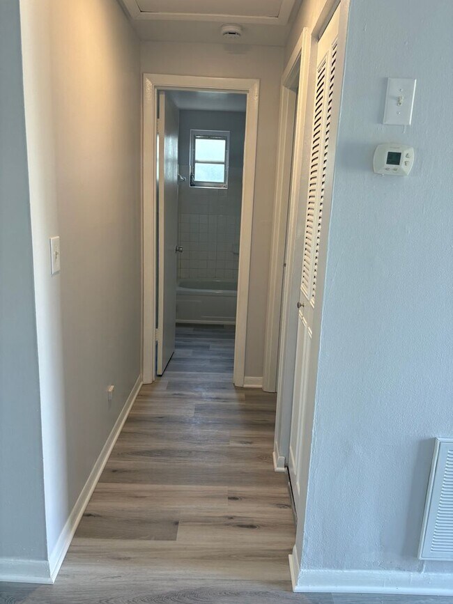 Building Photo - Great 2 large Bedrooms and 2 bath Beauty! Wonderful location. Call Sheila 407-687-7900