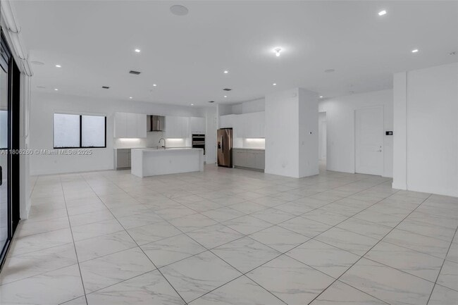Building Photo - 4309 SW 176th Ave