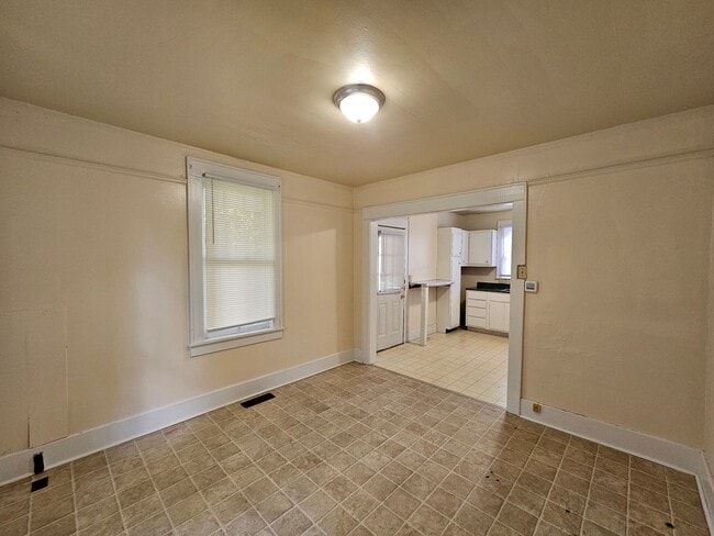 Building Photo - 397 Gilmore St