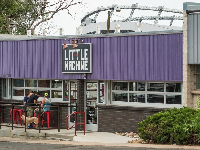 Building Photo - 2703 Grove St