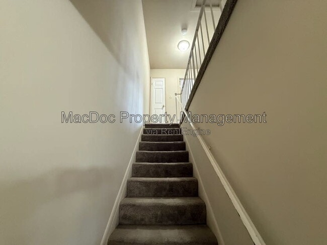 Building Photo - 14611 Earlham Ct