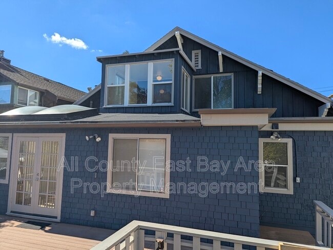 Building Photo - 1529 Josephine St