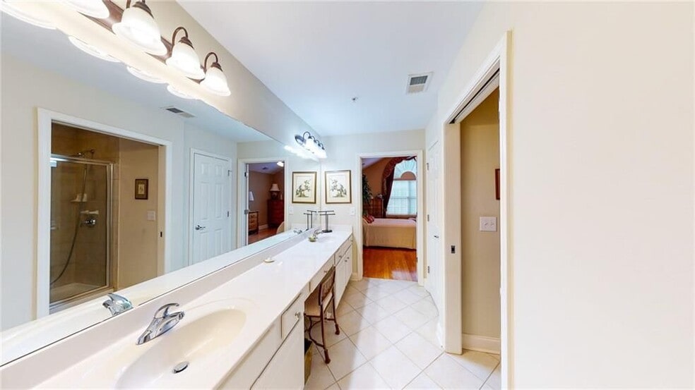 Building Photo - 100 Highlands Ridge Pl