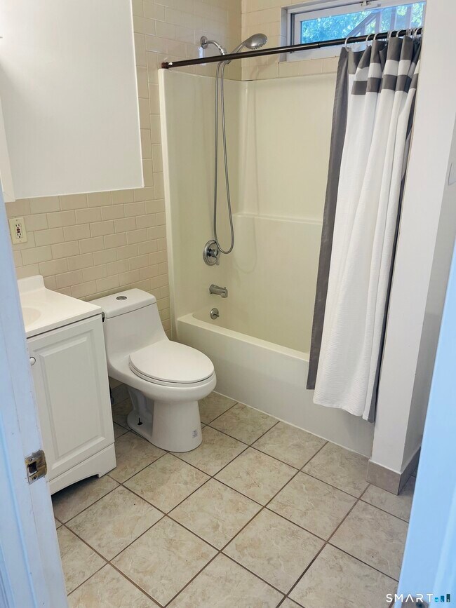 Building Photo - 632 East St