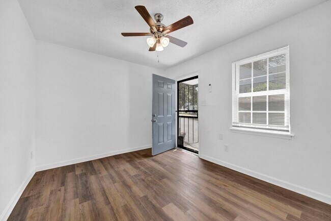 Building Photo - 2966 Yale Ave