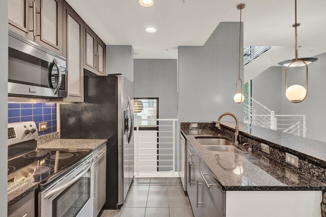 Building Photo - Luxury 2 Bedroom 2.5 Bath Townhome In Down...