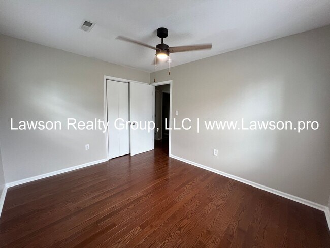Building Photo - Five Bedroom, Updated Split Level in South...