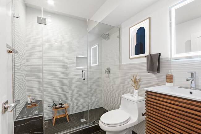 Building Photo - 1443 N Ave 47