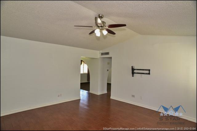 Building Photo - 3 bedroom in El Paso TX 79912