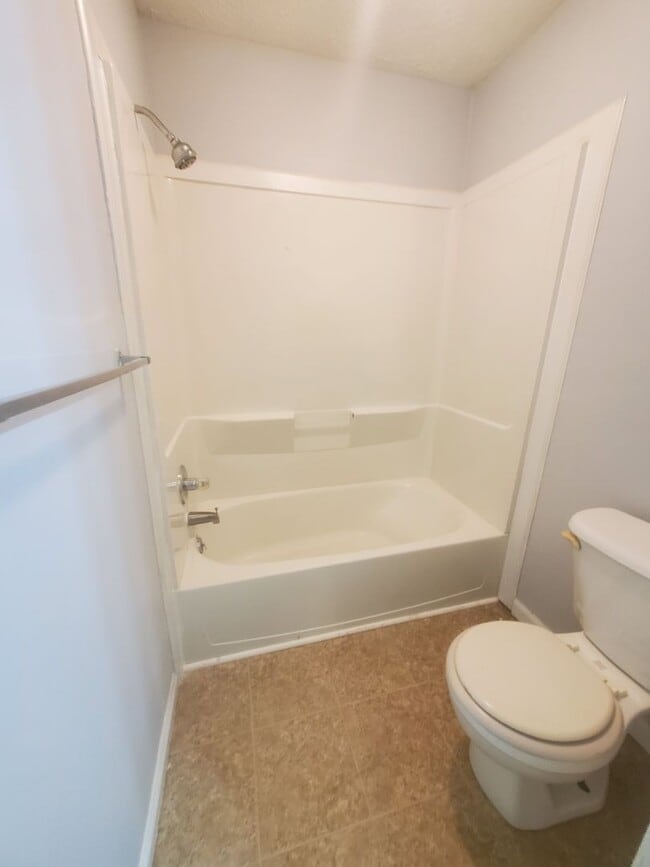 Building Photo - 4742 Belford Rd