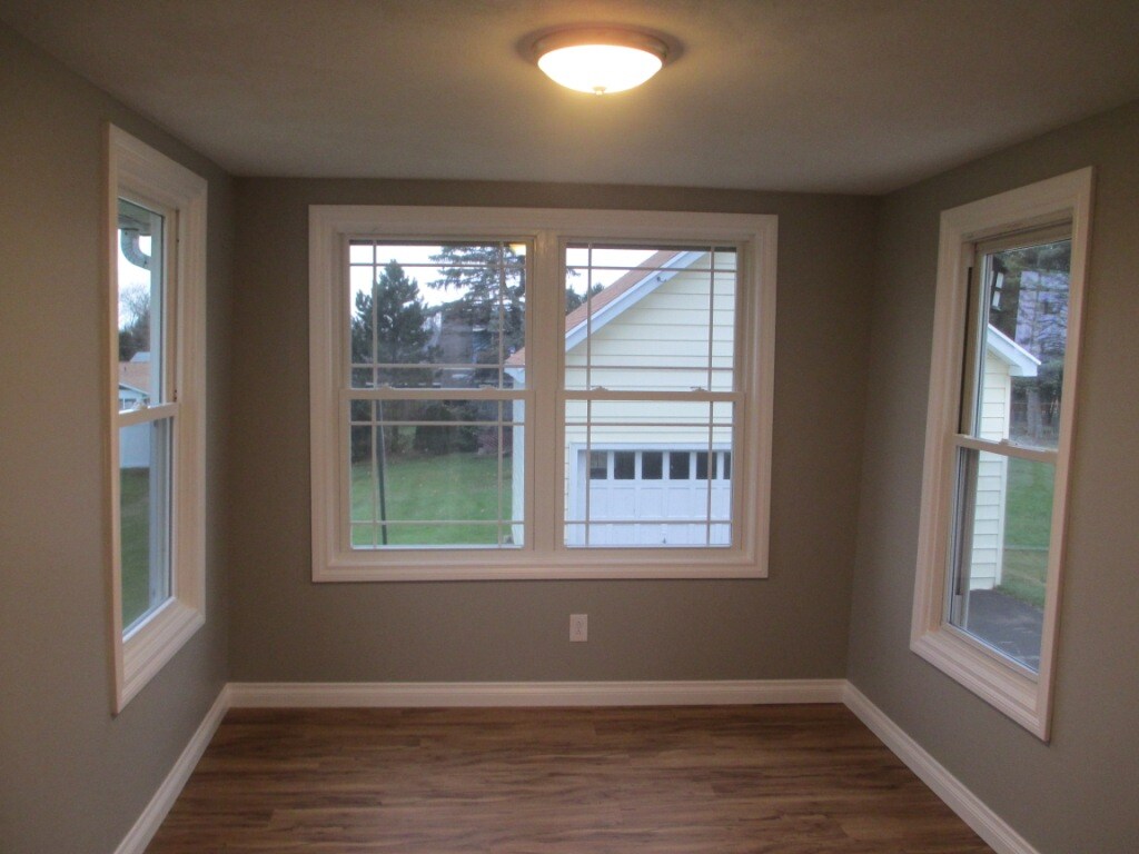 Sun Room - 89 Burrstone Rd