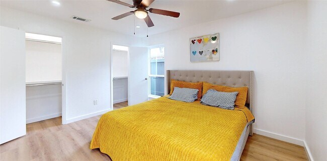 Building Photo - 8515 Mullins Dr