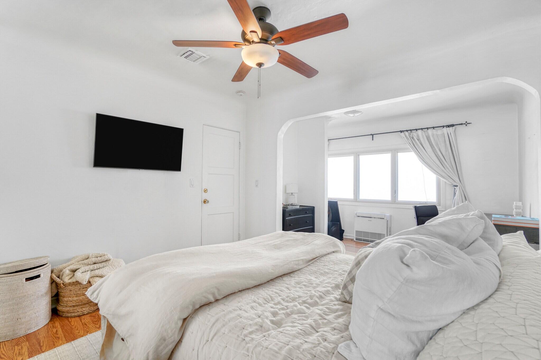 Master Bedroom - 2000 Washington Ave