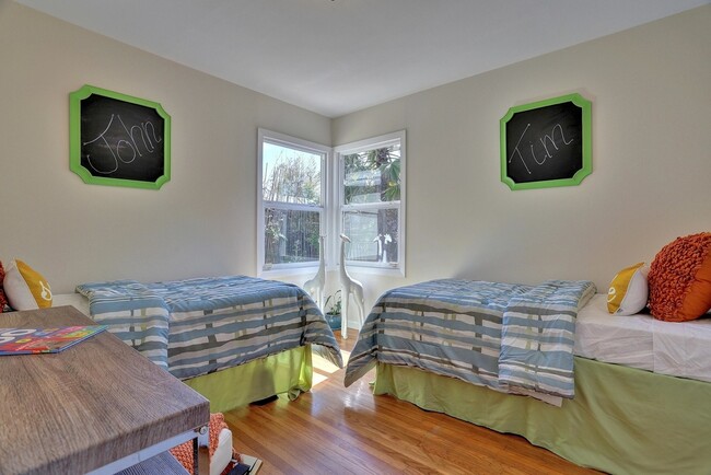 Building Photo - 1033 56th St