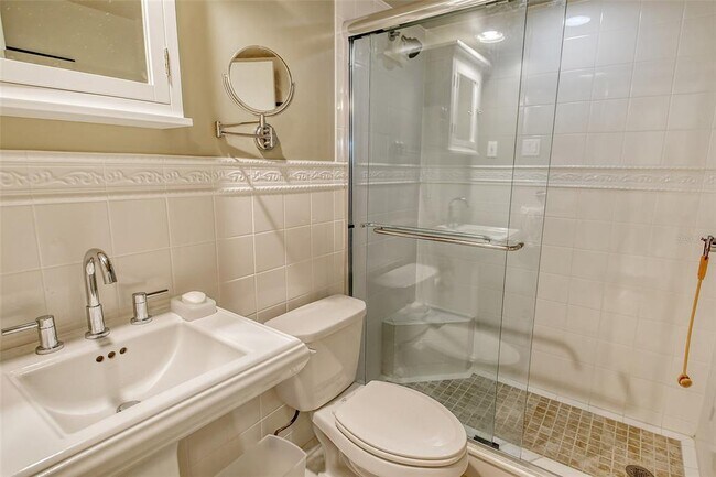 Building Photo - 1720 Glenhouse Dr