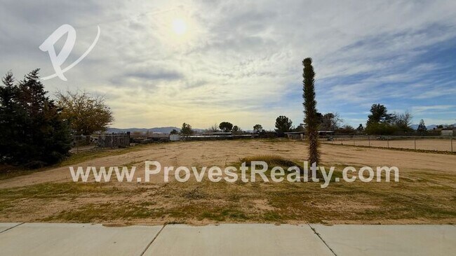 Building Photo - 17373 Capri St